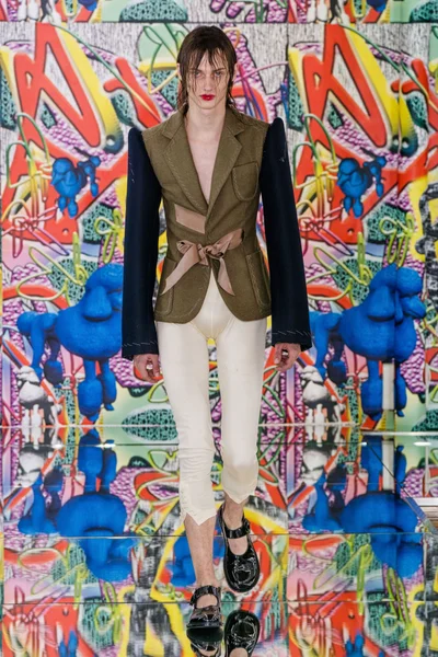 Look 25